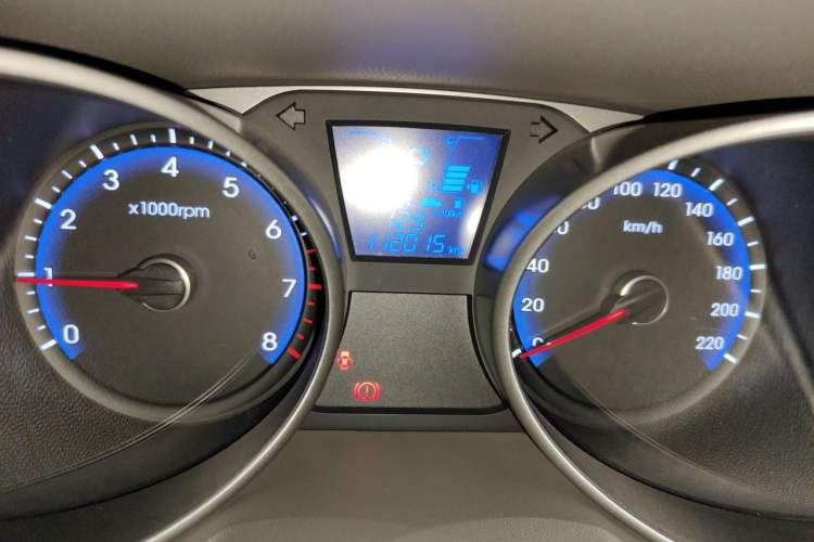 Used Hyundai ix35 2013 2.0L Automatic Two-Wheel Drive Smart GLS China V Standard Odometer Close Up
