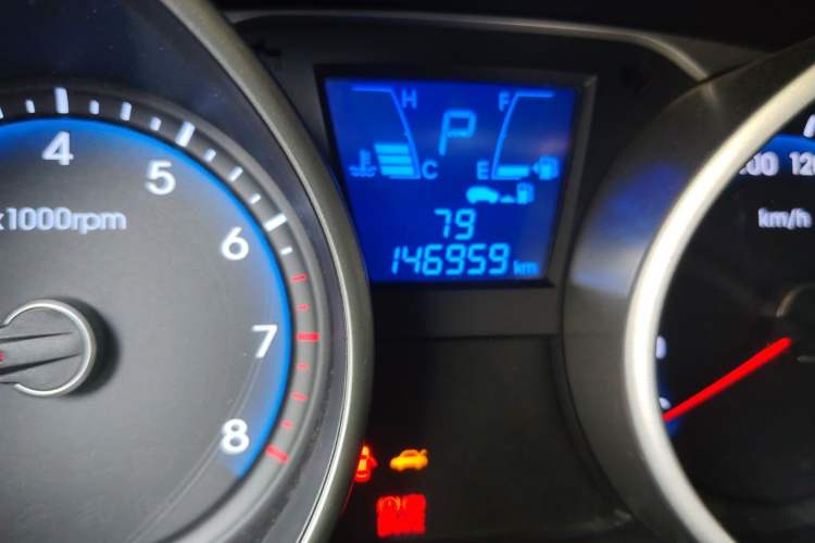Used Hyundai ix35 2013 2.0L Automatic Two-Wheel Drive Smart GLS China IV Standard Odometer Close Up