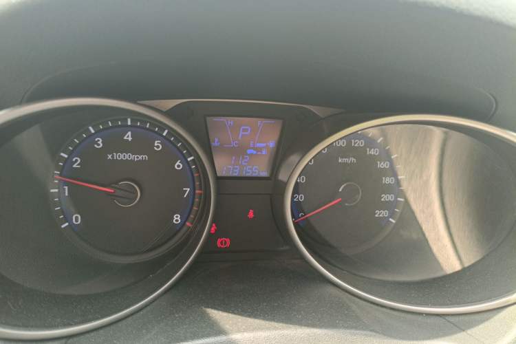 Used Hyundai ix35 2013 2.0L Automatic Two-Wheel Drive Smart GLS China IV Standard Odometer Close Up