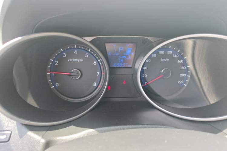 Used Hyundai ix35 2013 2.0L Automatic Two-Wheel Drive Smart GLS China IV Standard Odometer Close Up