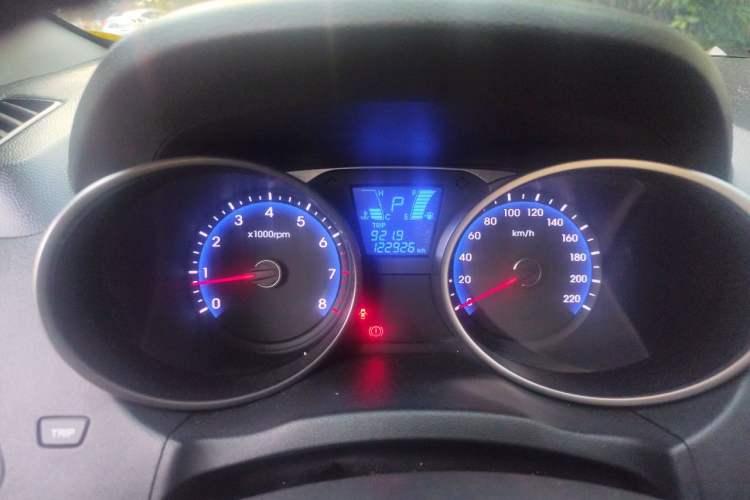 Used Hyundai ix35 2013 2.0L Automatic Two-Wheel Drive Smart GLS China IV Standard Odometer Close Up