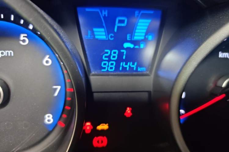 Used Hyundai ix35 2013 2.0L Automatic Two-Wheel Drive Smart GLS China V Standard Odometer Close Up