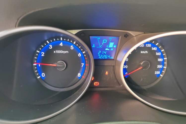 Used Hyundai ix35 2013 2.0L Automatic Two-Wheel Drive Smart GLS China IV Standard Odometer Close Up