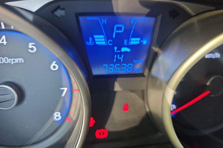Used Hyundai ix35 2013 2.0L Automatic Two-Wheel Drive Smart GLS China IV Standard Odometer Close Up