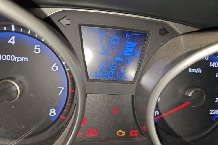 Used Hyundai ix35 2013 2.0L Automatic Two-Wheel Drive Smart GLS China IV Standard Odometer Close Up