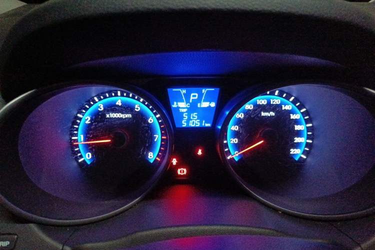 Used Hyundai ix35 2013 2.0L Automatic Two-Wheel Drive Smart GLS China IV Standard Odometer Close Up