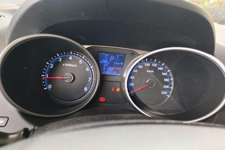 Used Hyundai ix35 2013 2.0L Automatic Two-Wheel Drive Smart GLS China V Standard Odometer Close Up