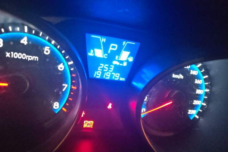 Used Hyundai ix35 2013 2.0L Automatic Two-Wheel Drive Smart GLS China IV Standard Odometer Close Up