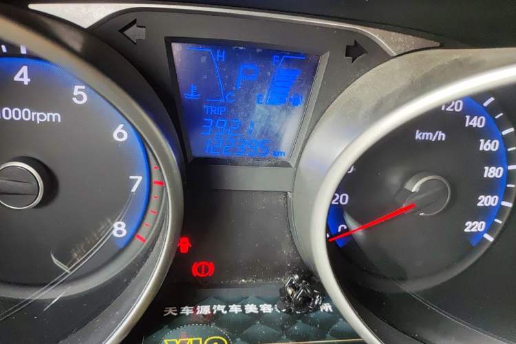 Used Hyundai ix35 2013 2.0L Automatic Two-Wheel Drive Smart GLS China IV Standard Odometer Close Up