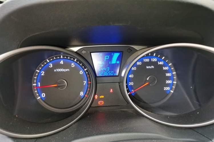 Used Hyundai ix35 2013 2.0L Automatic Two-Wheel Drive Smart GLS China IV Standard Odometer Close Up