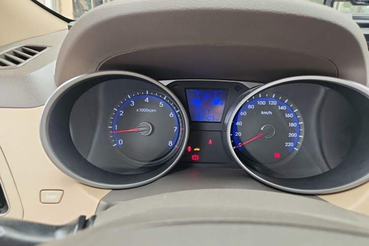Used Hyundai ix35 2013 2.0L Automatic Two-Wheel Drive Smart GLS China IV Standard Odometer Close Up
