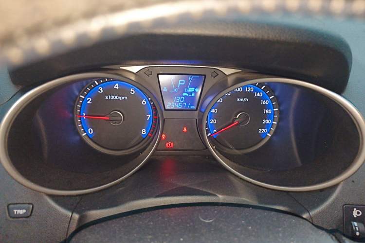 Used Hyundai ix35 2013 2.0L Automatic Two-Wheel Drive Smart GLS China IV Standard Odometer Close Up