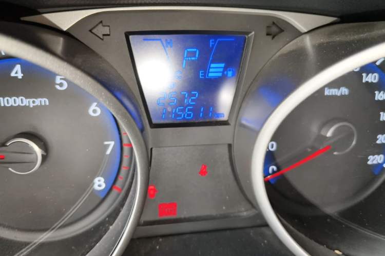 Used Hyundai ix35 2013 2.0L Automatic Two-Wheel Drive Smart GLS China V Standard Odometer Close Up