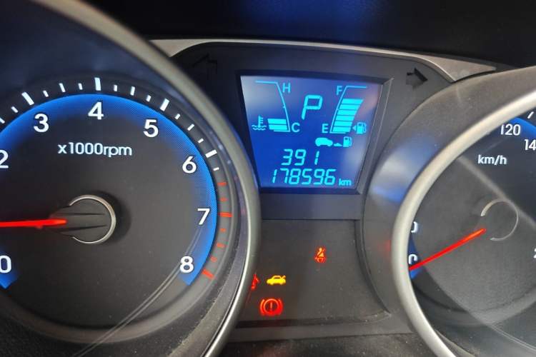 Used Hyundai ix35 2013 2.0L Automatic 2WD Comfort GL China IV Standard Odometer Close Up