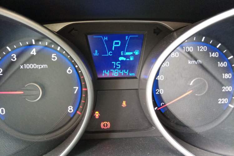 Used Hyundai ix35 2013 2.0L Automatic Two-Wheel Drive Smart GLS China V Standard Odometer Close Up