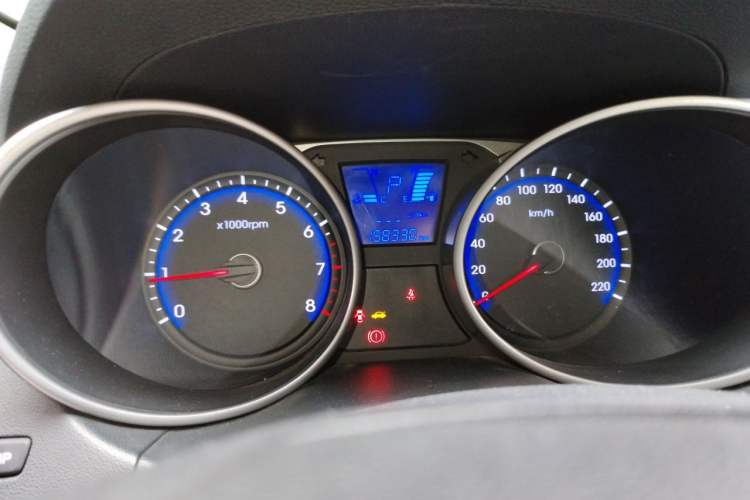 Used Hyundai ix35 2013 2.0L Automatic Two-Wheel Drive Smart GLS China IV Standard Odometer Close Up