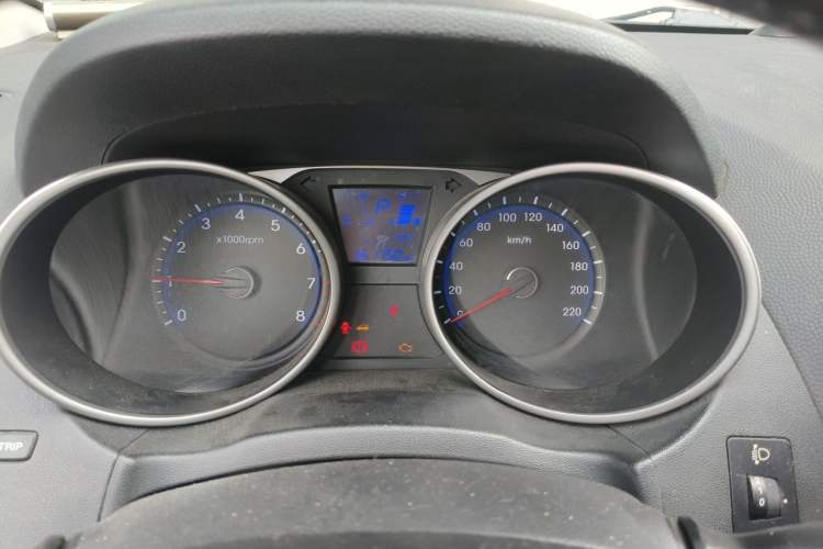Used Hyundai ix35 2013 2.0L Automatic Two-Wheel Drive Smart GLS China IV Standard Odometer Close Up