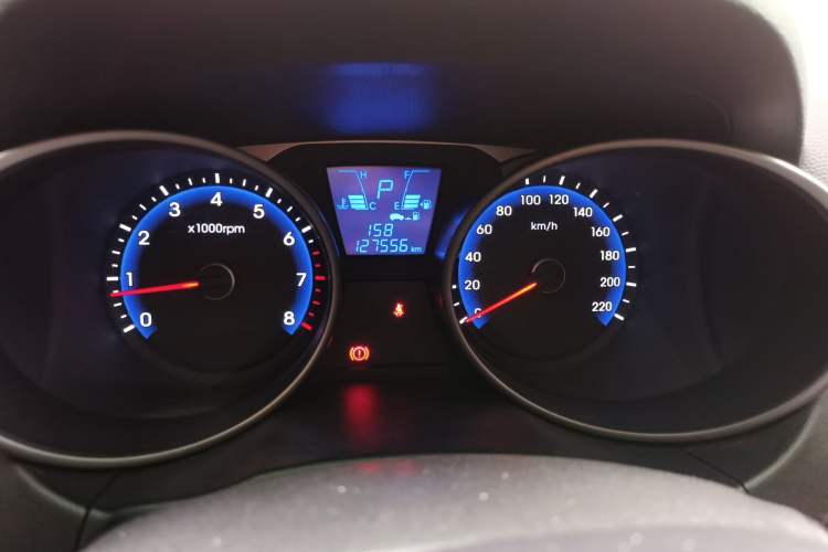 Used Hyundai ix35 2013 2.0L Automatic Two-Wheel Drive Smart GLS China IV Standard Odometer Close Up