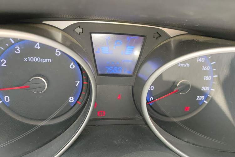 Used Hyundai ix35 2013 2.0L Automatic Two-Wheel Drive Smart GLS China IV Standard Odometer Close Up