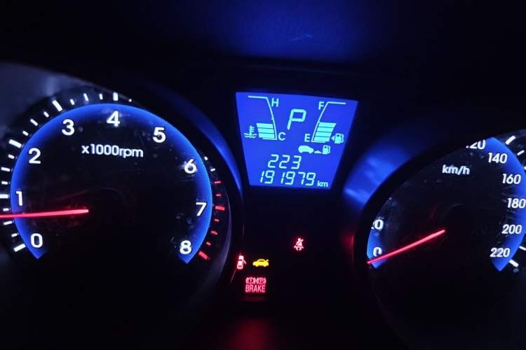 Used Hyundai ix35 2013 2.0L Automatic Two-Wheel Drive Smart GLS China IV Standard Odometer Close Up