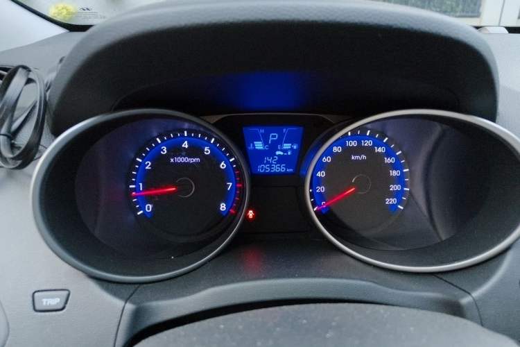 Used Hyundai ix35 2013 2.0L Automatic Two-Wheel Drive Smart GLS China IV Standard Odometer Close Up