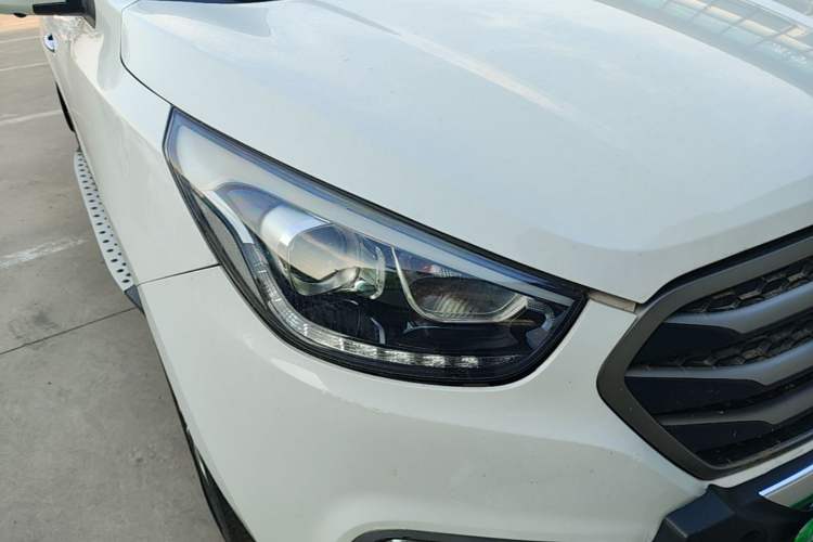Used Hyundai ix35 2013 2.0L Automatic Two-Wheel Drive Leading GLX China IV Standard Right Front Headlight