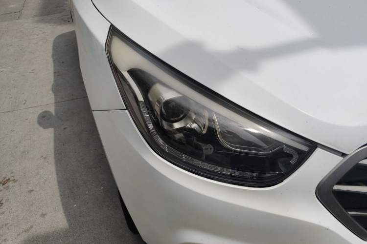 Used Hyundai ix35 2013 2.0L Automatic Two-Wheel Drive Smart GLS China IV Standard Right Front Headlight