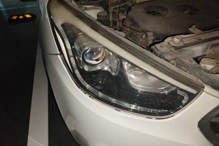 Used Hyundai ix35 2013 2.0L Automatic Two-Wheel Drive Smart GLS China IV Standard Right Front Headlight