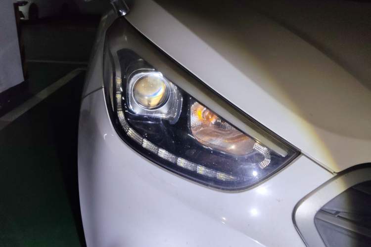 Used Hyundai ix35 2013 2.0L Automatic Two-Wheel Drive Leading GLX China IV Standard Right Front Headlight
