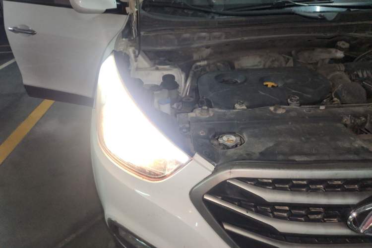 Used Hyundai ix35 2013 2.0L Automatic 4x4 Intelligent GLS China IV Standard Right Front Headlight