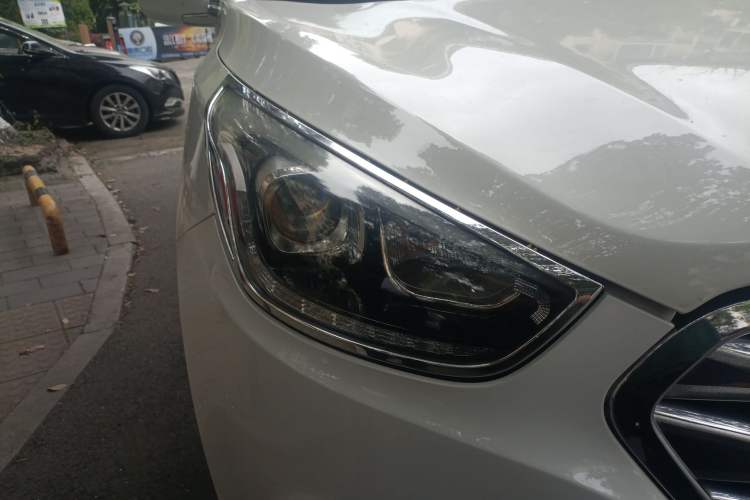Used Hyundai ix35 2013 2.0L Automatic Two-Wheel Drive Smart GLS China IV Standard Right Front Headlight