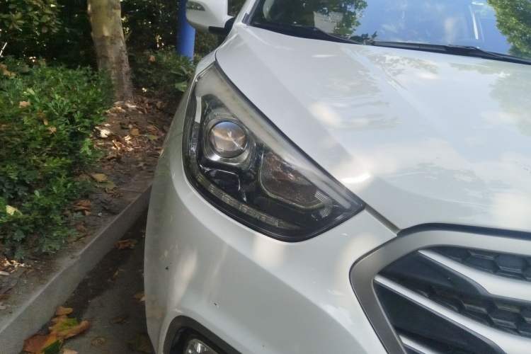 Used Hyundai ix35 2013 2.0L Automatic Two-Wheel Drive Smart GLS China IV Standard Right Front Headlight