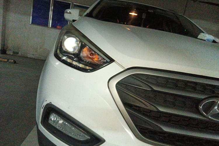 Used Hyundai ix35 2013 2.0L Automatic Two-Wheel Drive Smart GLS China IV Standard Right Front Headlight