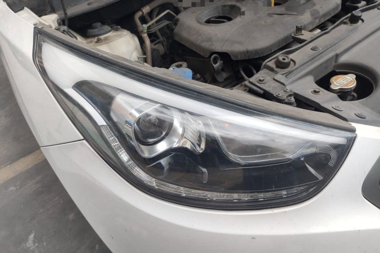Used Hyundai ix35 2013 2.0L Automatic Two-Wheel Drive Leading GLX China IV Standard Right Front Headlight