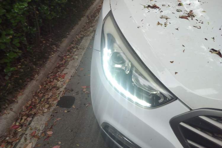 Used Hyundai ix35 2013 2.0L Automatic Two-Wheel Drive Smart GLS China IV Standard Right Front Headlight