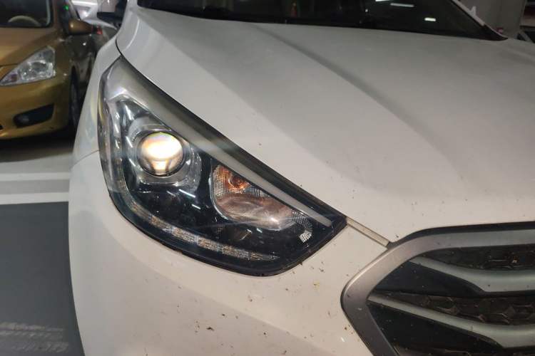 Used Hyundai ix35 2013 2.0L Automatic Two-Wheel Drive Smart GLS China IV Standard Right Front Headlight