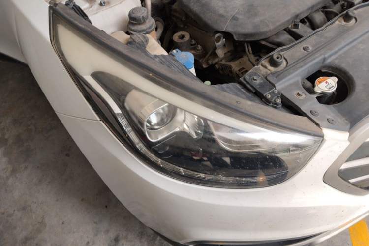Used Hyundai ix35 2013 2.0L Automatic Two-Wheel Drive Smart GLS China IV Standard Right Front Headlight