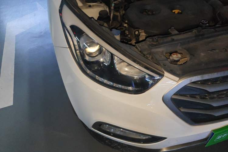 Used Hyundai ix35 2013 2.0L Automatic Two-Wheel Drive Smart GLS China IV Standard Right Front Headlight