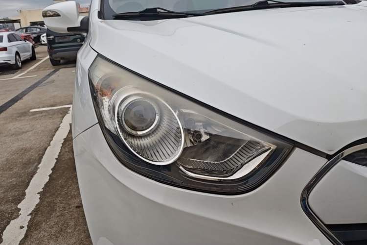 Used Hyundai ix35 2013 2.0L Automatic Two-Wheel Drive Smart GLS China IV Standard Right Front Headlight