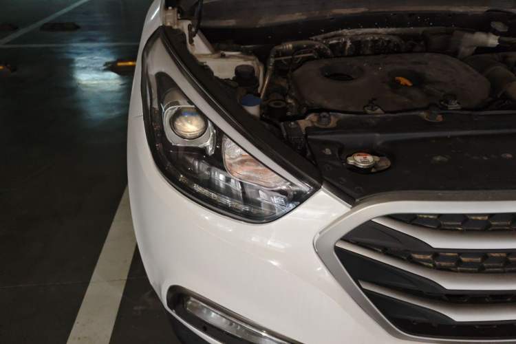Used Hyundai ix35 2013 2.0L Automatic 2WD Comfort GL China IV Standard Right Front Headlight