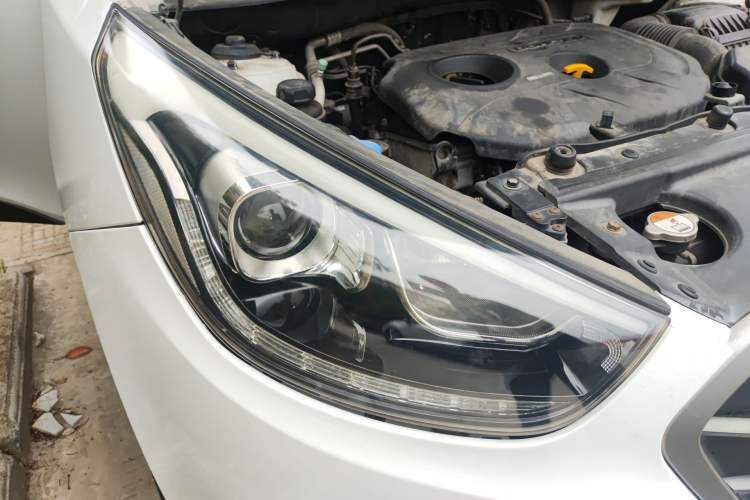 Used Hyundai ix35 2013 2.0L Automatic Two-Wheel Drive Smart GLS China IV Standard Right Front Headlight