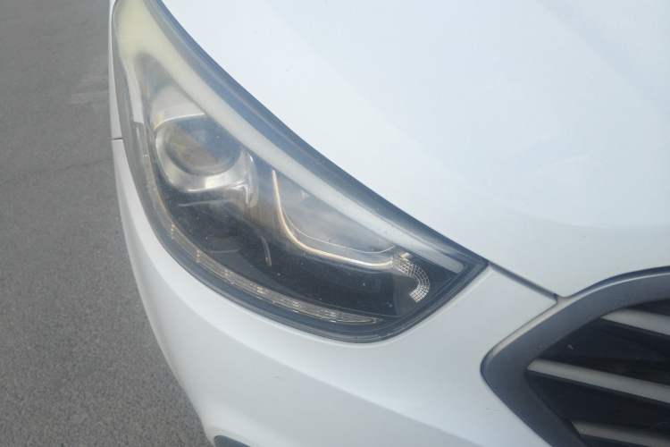 Used Hyundai ix35 2013 2.0L Automatic Two-Wheel Drive Smart GLS China IV Standard Right Front Headlight