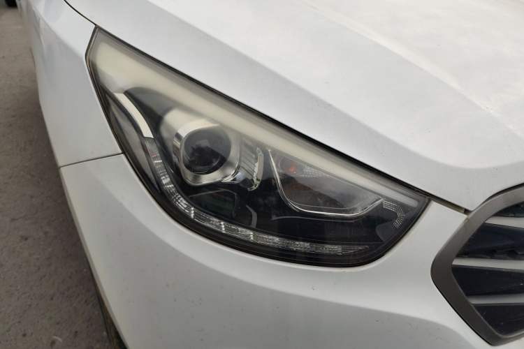 Used Hyundai ix35 2013 2.0L Automatic Two-Wheel Drive Smart GLS China IV Standard Right Front Headlight