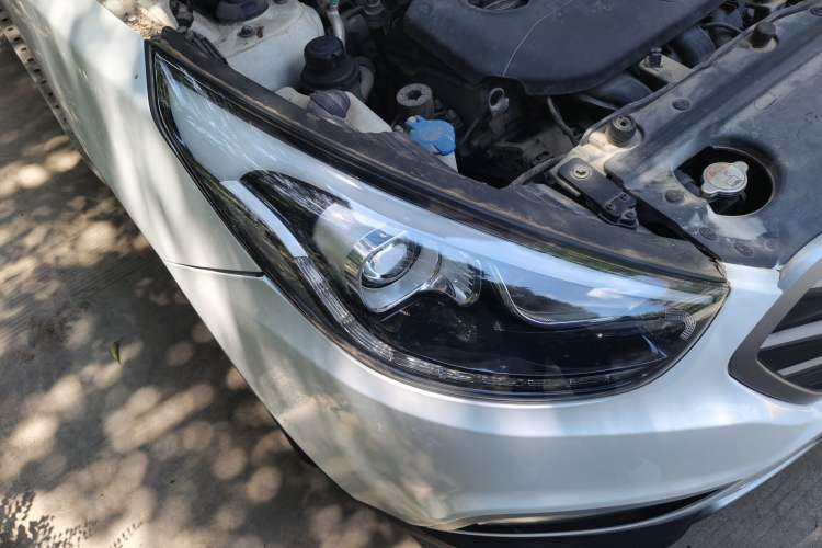 Used Hyundai ix35 2013 2.0L Automatic Two-Wheel Drive Smart GLS China IV Standard Right Front Headlight