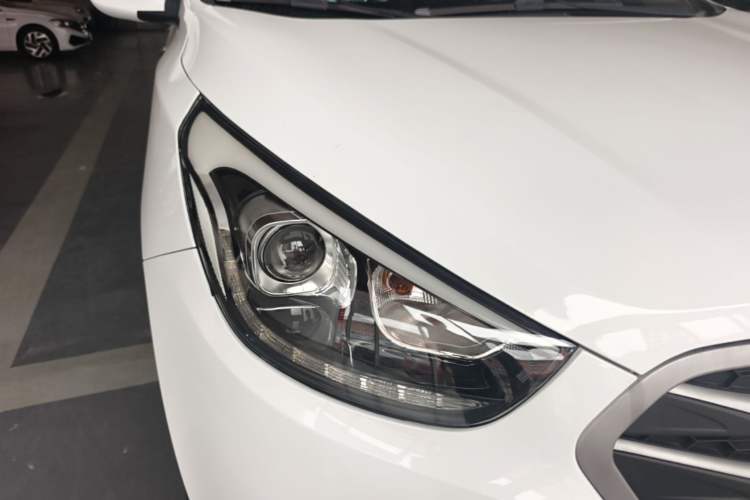 Used Hyundai ix35 2013 2.0L Automatic 4x4 Smart GLS China V Standard Right Front Headlight