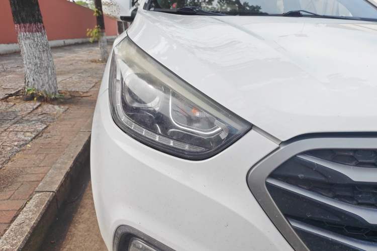 Used Hyundai ix35 2013 2.0L Automatic Two-Wheel Drive Smart GLS China IV Standard Right Front Headlight