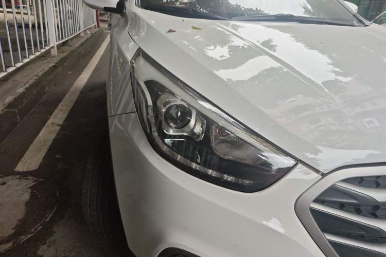 Used Hyundai ix35 2013 2.0L Automatic Two-Wheel Drive Smart GLS China IV Standard Right Front Headlight