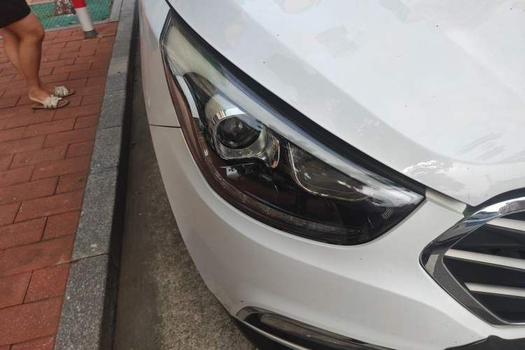 Used Hyundai ix35 2013 2.0L Automatic Two-Wheel Drive Smart GLS China IV Standard Right Front Headlight