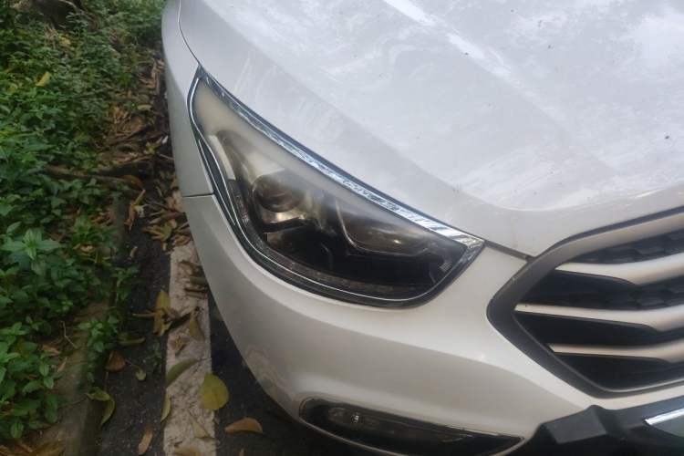 Used Hyundai ix35 2013 2.0L Automatic Two-Wheel Drive Smart GLS China IV Standard Right Front Headlight