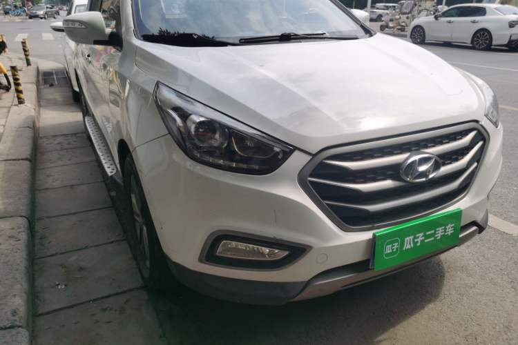 Used Hyundai ix35 2013 2.0L Automatic 4x4 Intelligent GLS China IV Standard Right Front Headlight